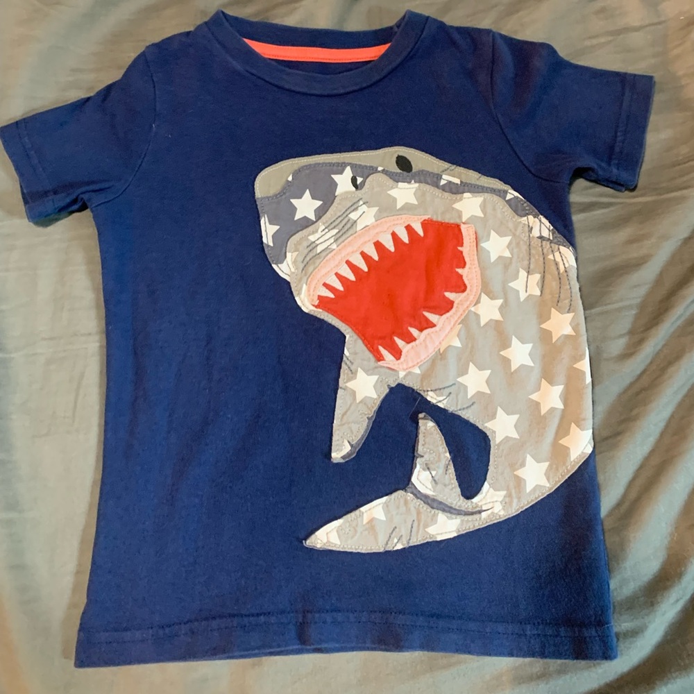 Mini Boden shark T-shirt